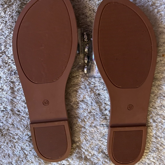 Women’s White Flat Sandals NWOT - Picture 7 of 7